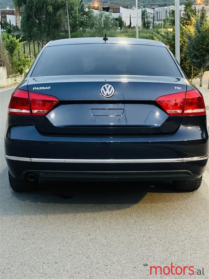 2013' Volkswagen Passat photo #2