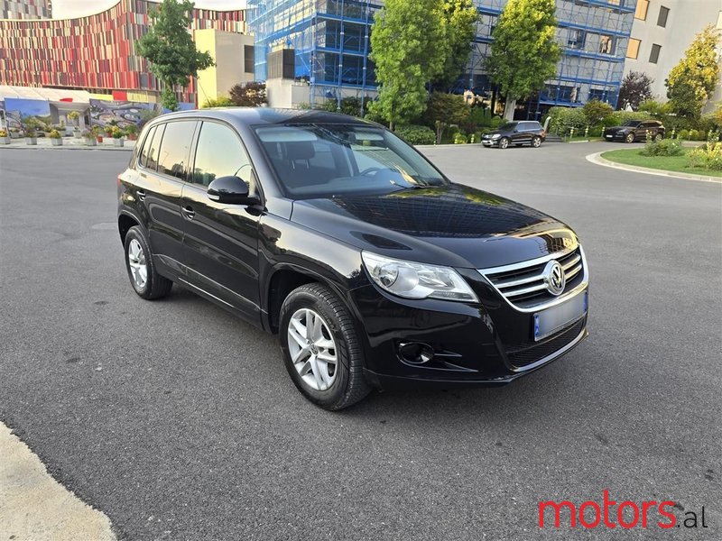 2012' Volkswagen Tiguan photo #1