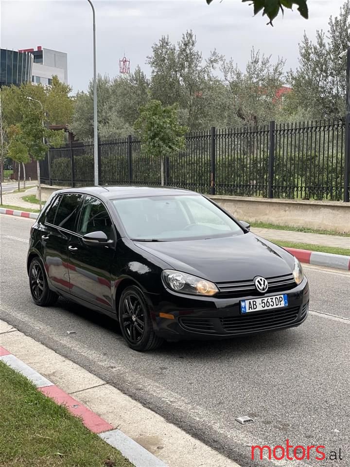 2011' Volkswagen Golf photo #1