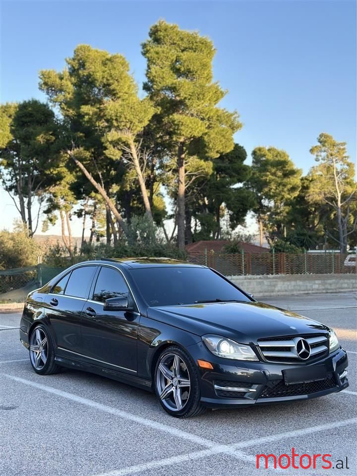 2012' Mercedes-Benz C 300 photo #1