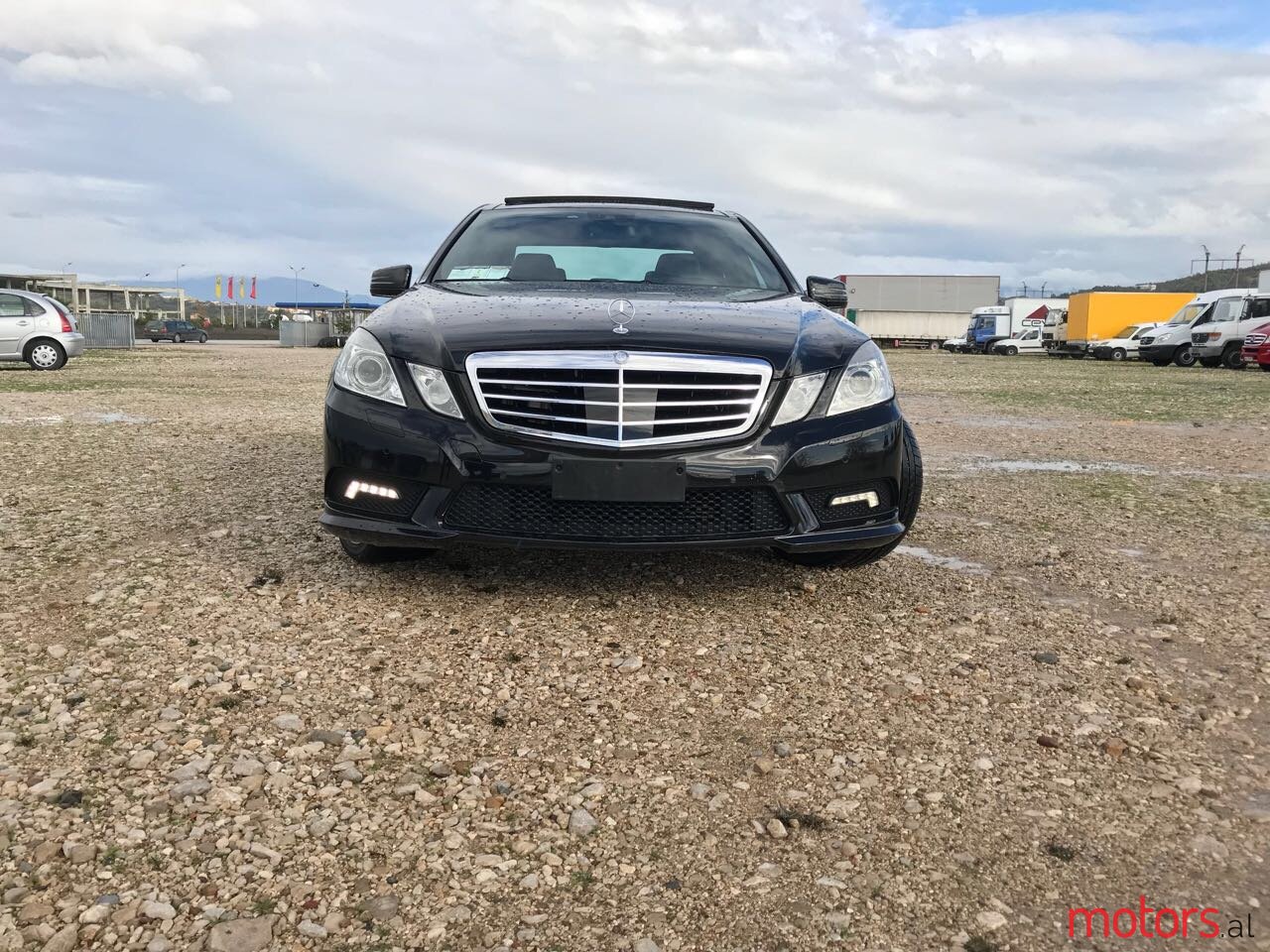 2009' Mercedes-Benz E-Class Mercedes E350 CDI BlueEffcienc photo #1