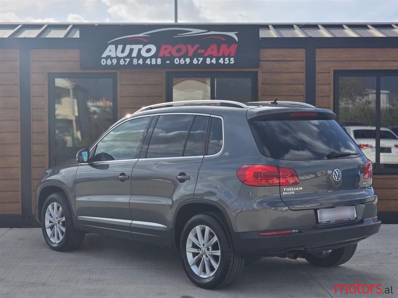 2012' Volkswagen Tiguan photo #5