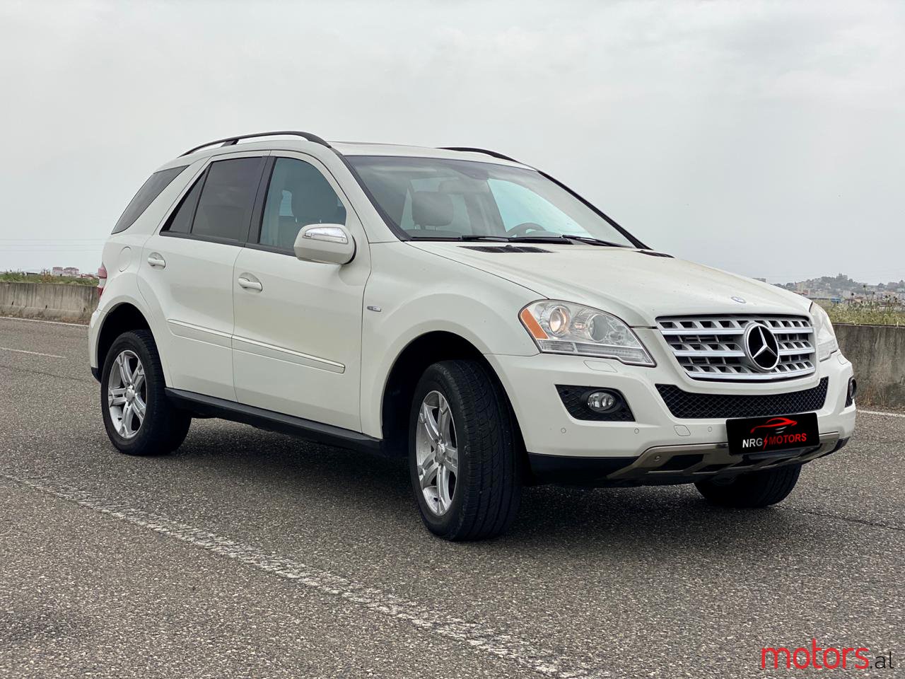 2009' Mercedes-Benz ML 300 photo #3