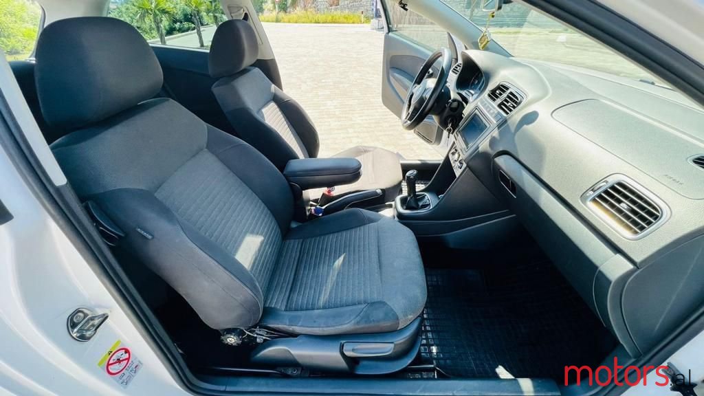 2010' Volkswagen Polo photo #6