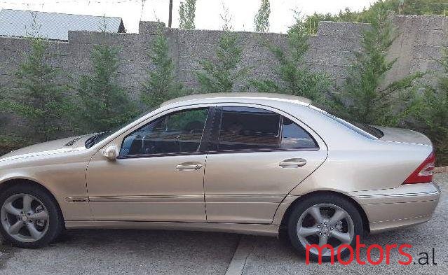 2002' Mercedes-Benz C-Class photo #1