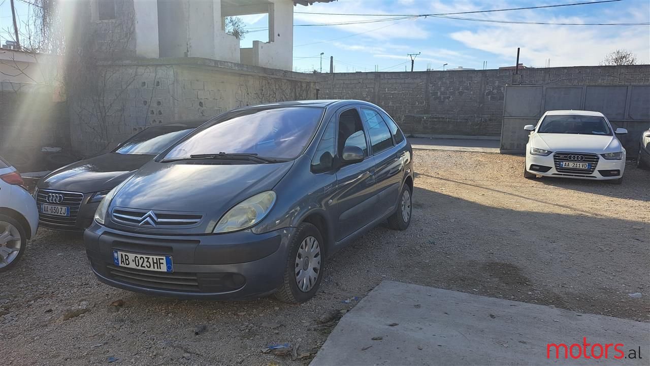 2011' Citroen Xsara Picasso photo #1