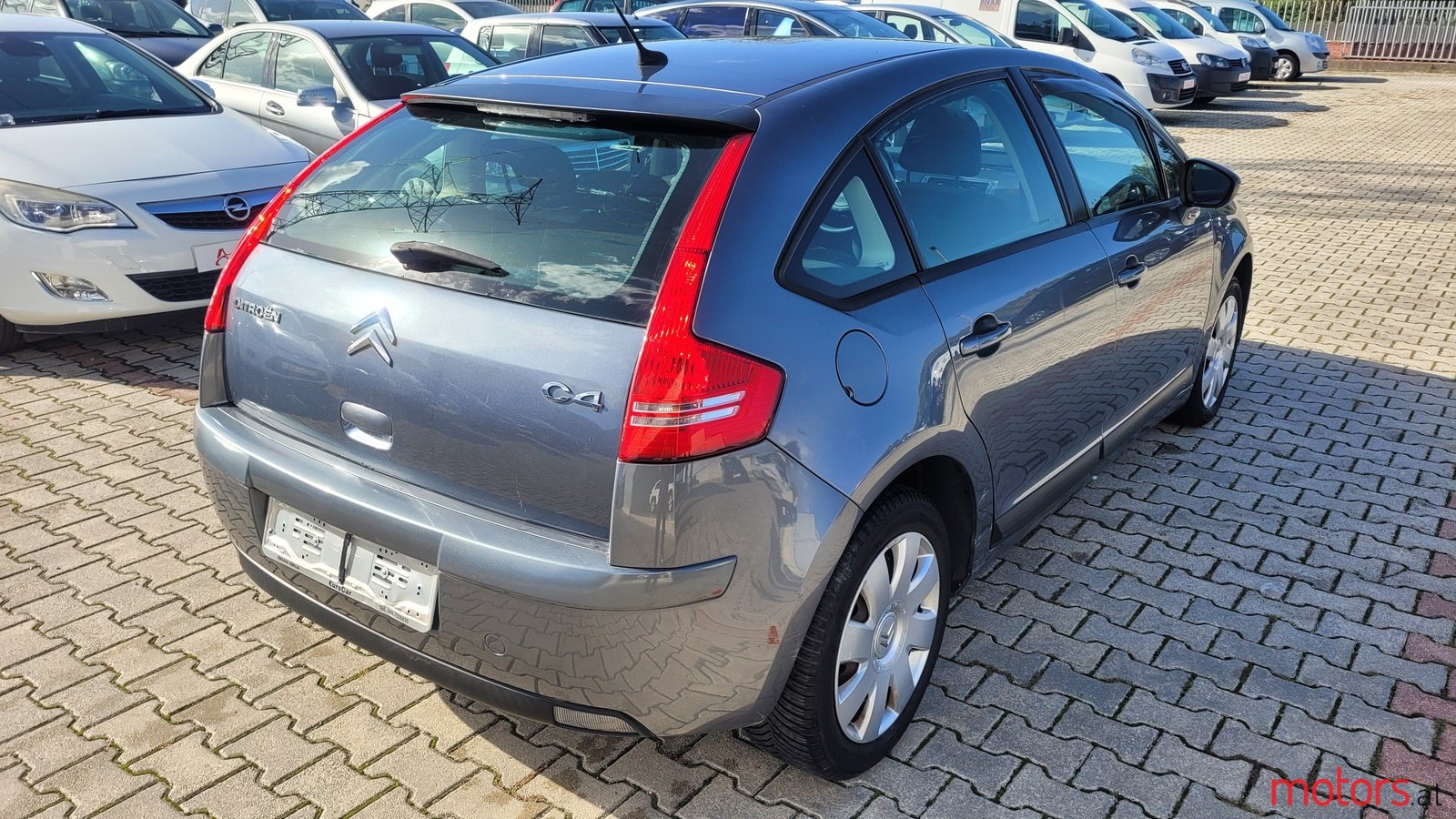 2010' Citroen C4 photo #5