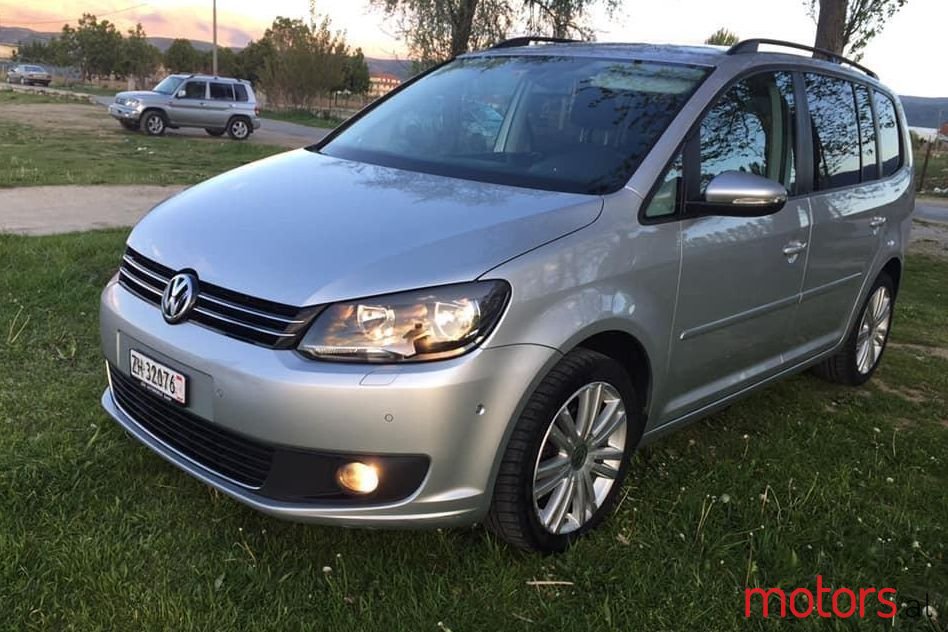 2012' Volkswagen Touran photo #1