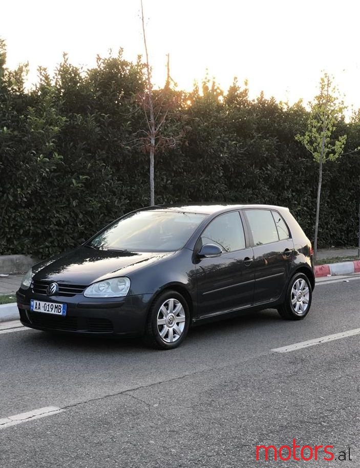 2004' Volkswagen Golf photo #1