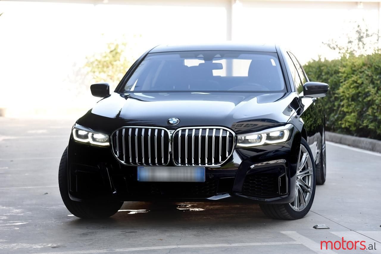2017' BMW 750 photo #2