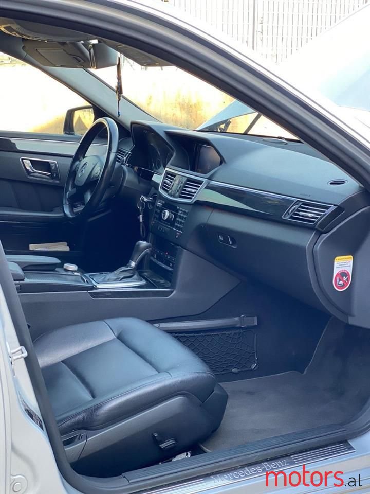 2010' Mercedes-Benz E 220 photo #4