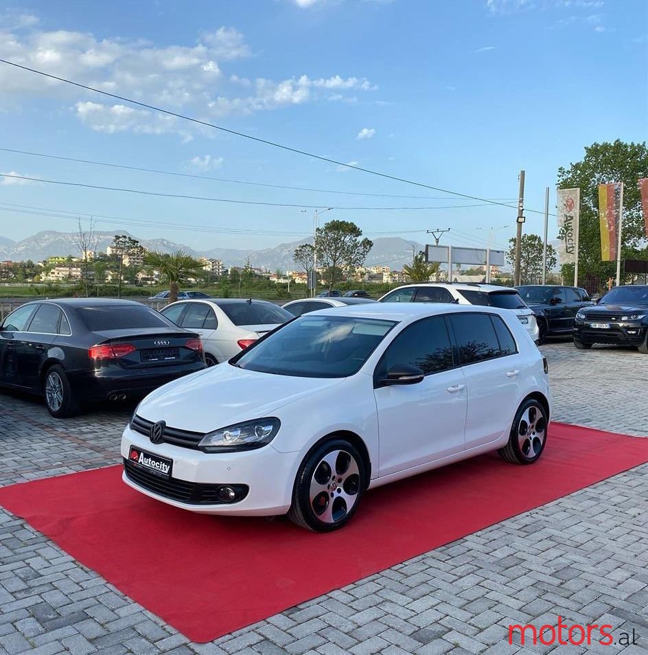 2008' Volkswagen Golf photo #1