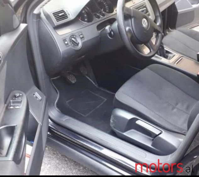 2006' Volkswagen Passat photo #6