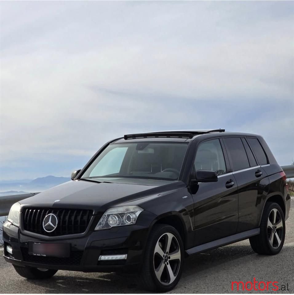 2011' Mercedes-Benz GLK 220 photo #1