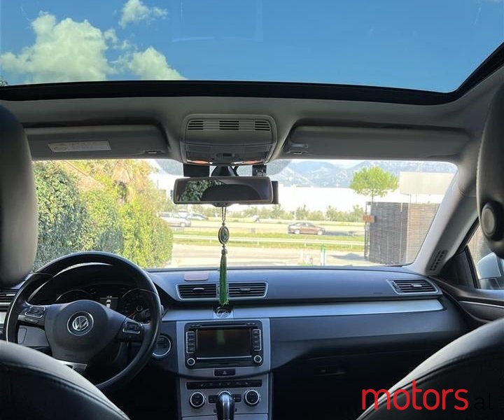 2015' Volkswagen Passat photo #5