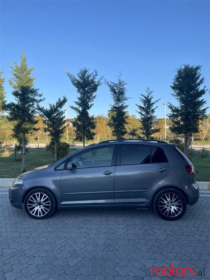 2010' Volkswagen Golf Plus photo #6