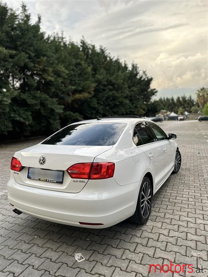 2012' Volkswagen Jetta photo #6