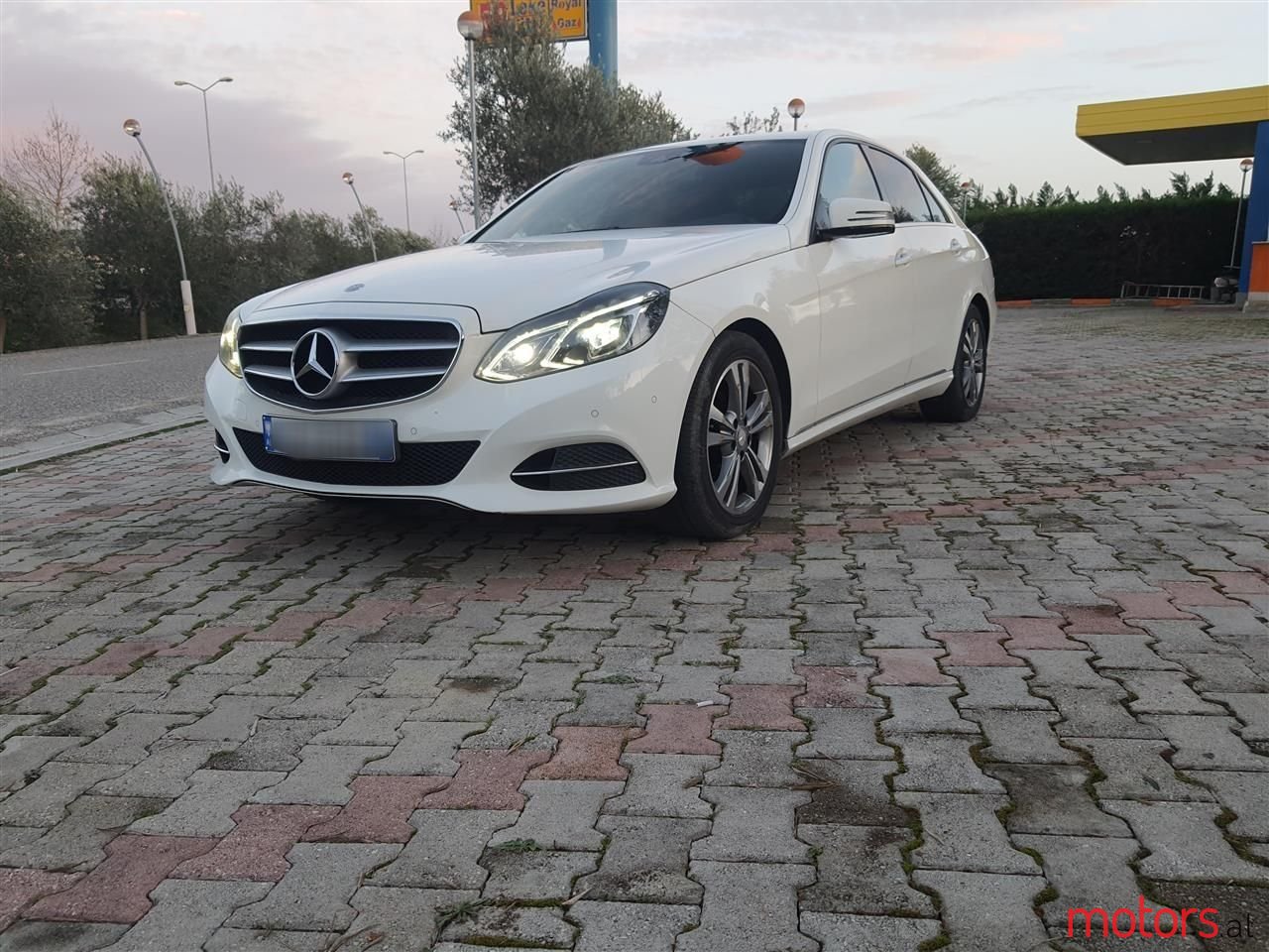 2015' Mercedes-Benz E 220 photo #3