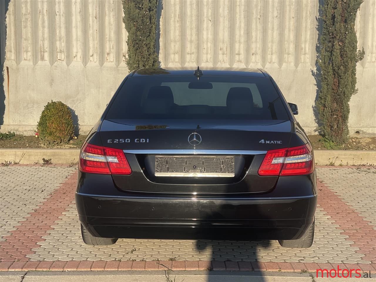 2011' Mercedes-Benz E 250 photo #5