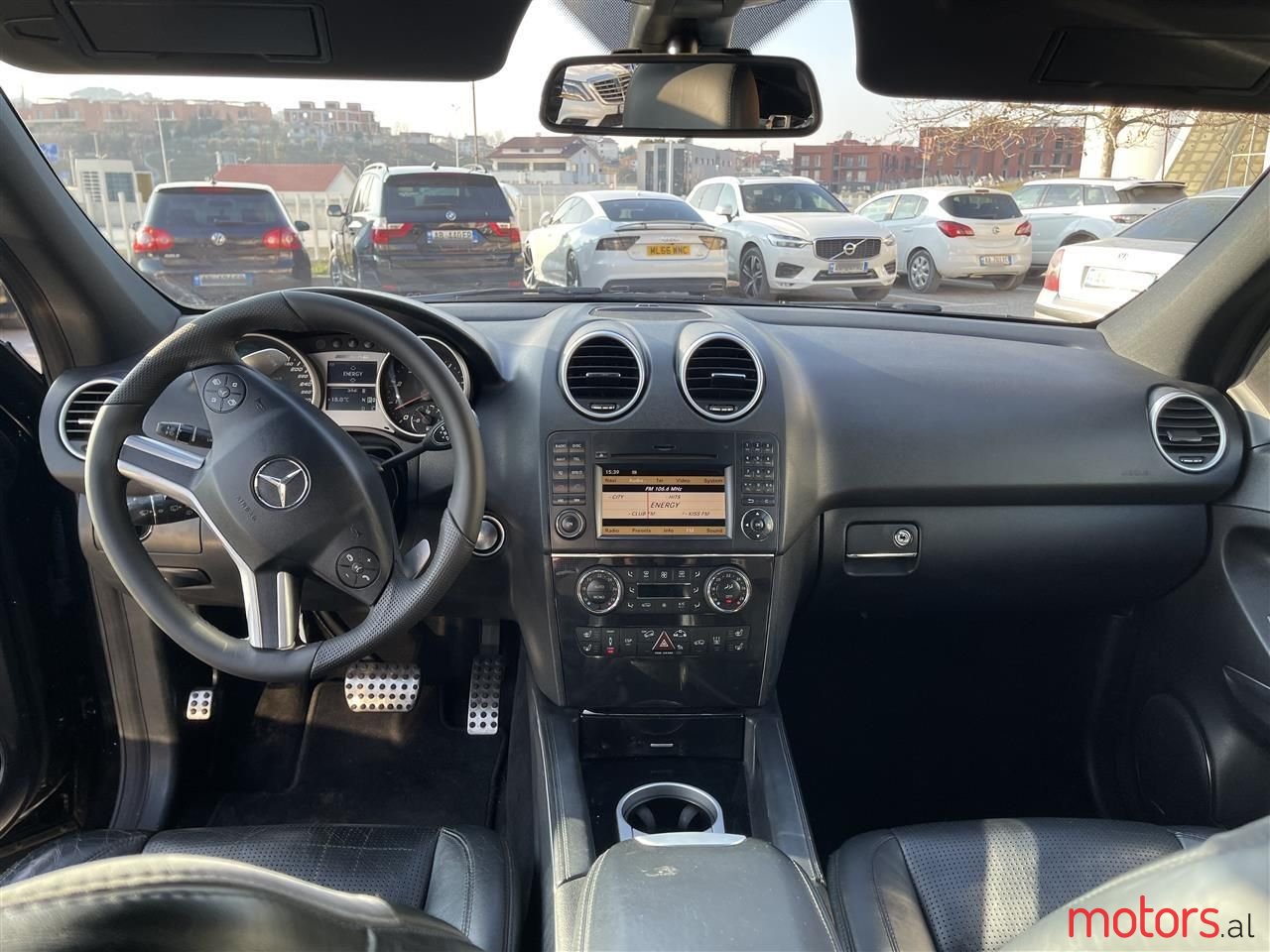 2011' Mercedes-Benz ML 63 AMG photo #2