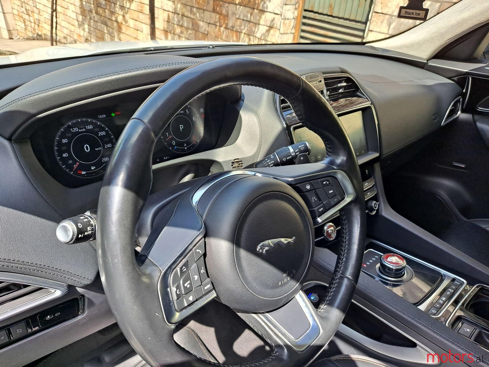2020' Jaguar F-Pace photo #6