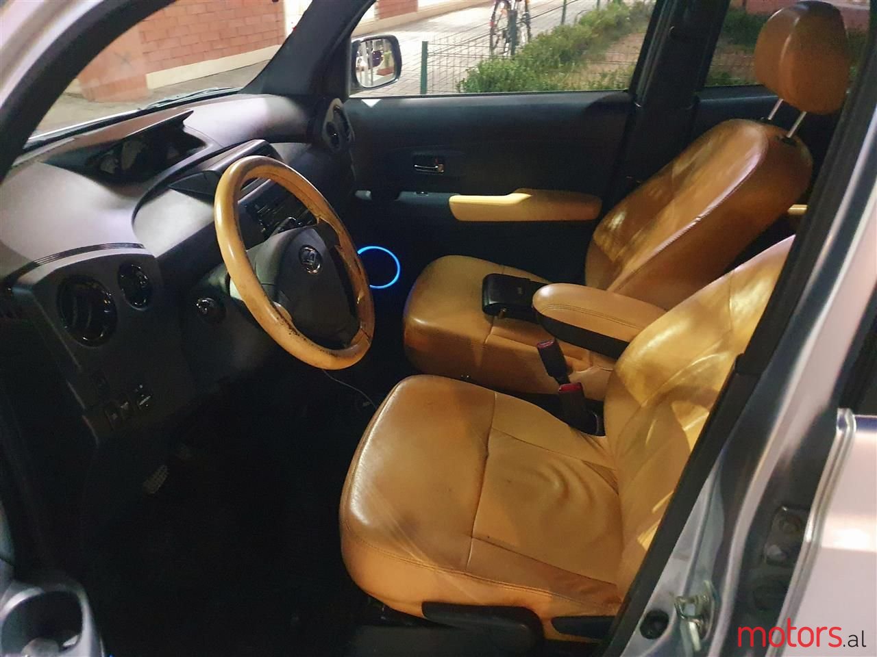 2011' Daihatsu Materia photo #2