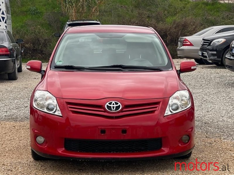 2011' Toyota Auris photo #1