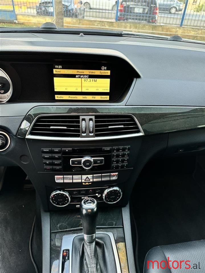 2012' Mercedes-Benz C 300 photo #6