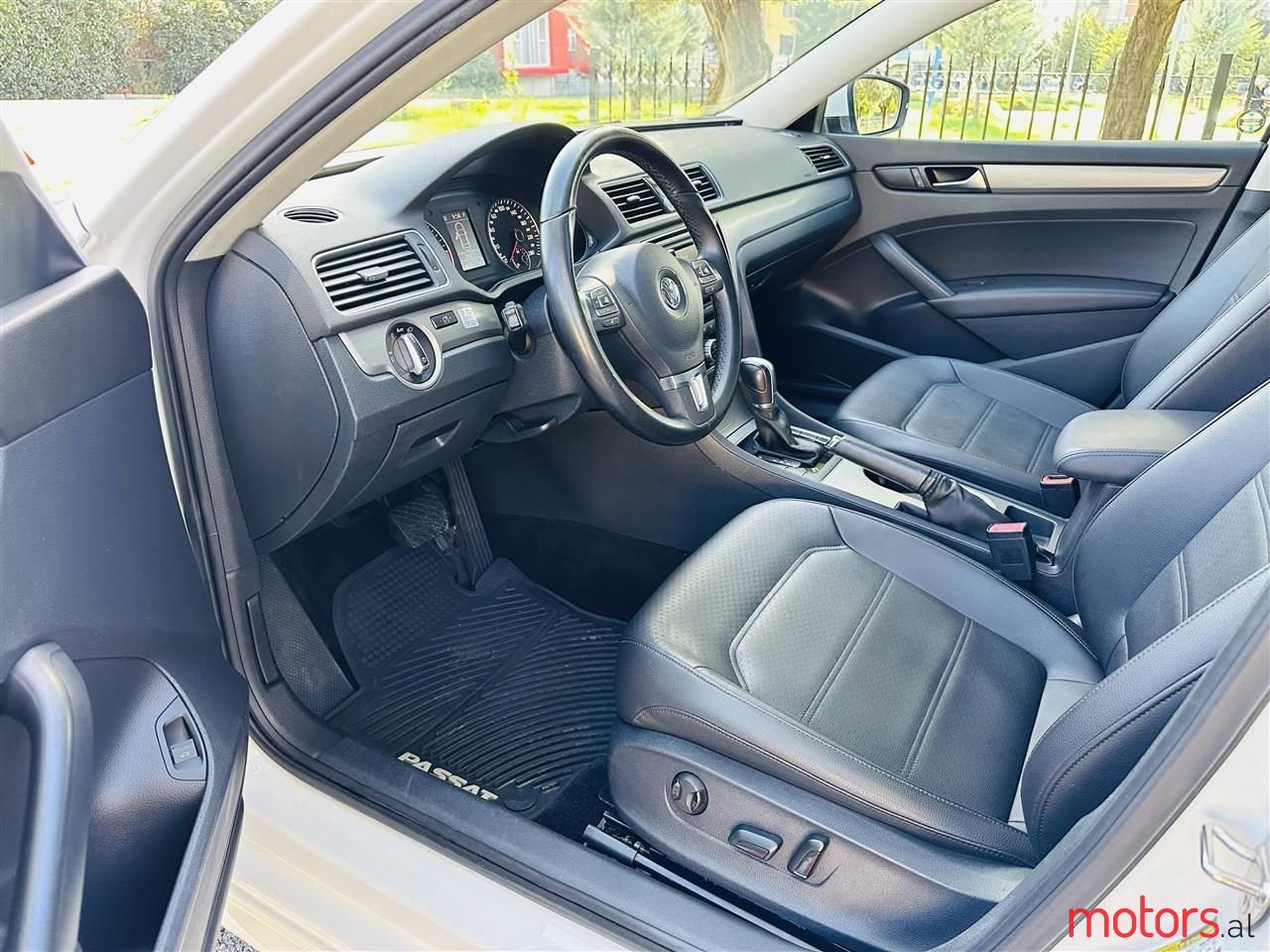 2015' Volkswagen Passat photo #6