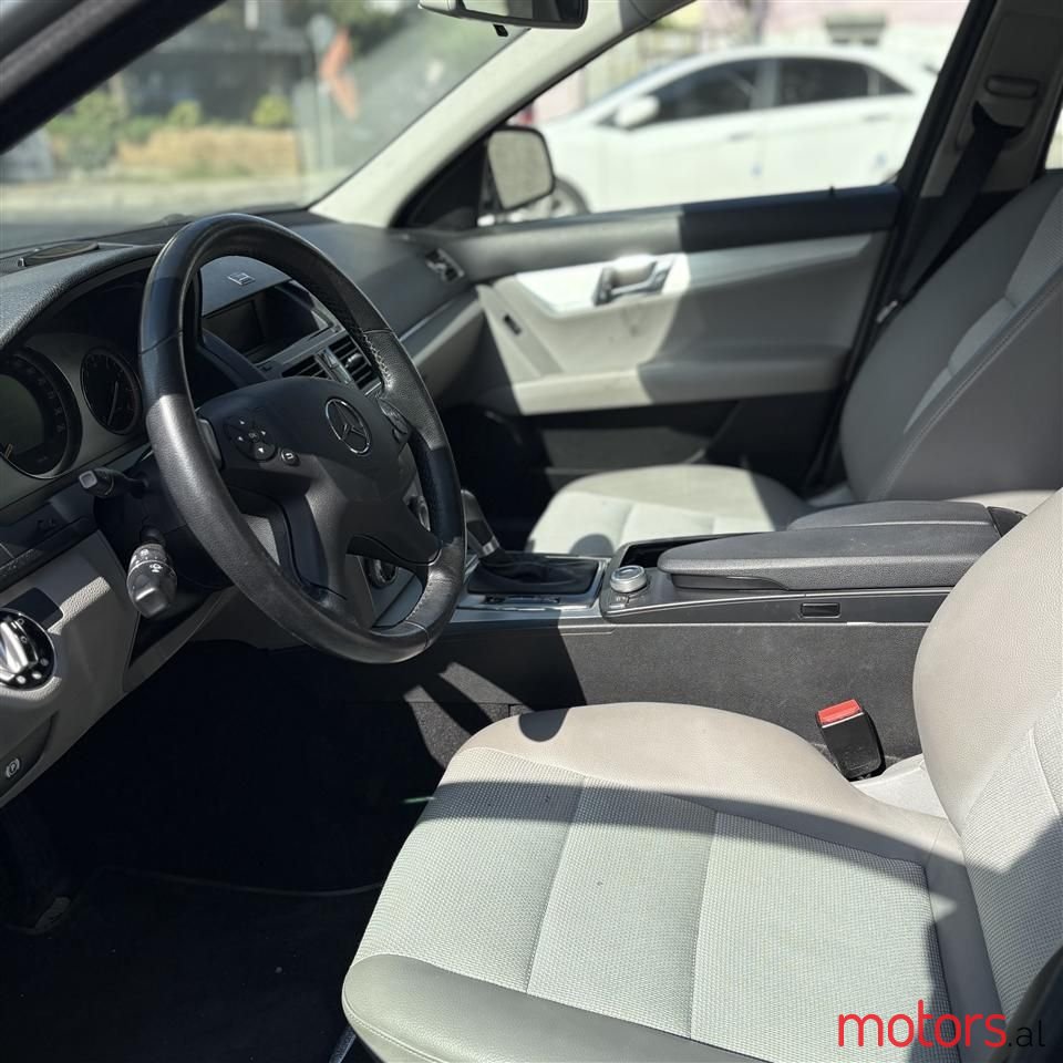 2008' Mercedes-Benz C 230 photo #3