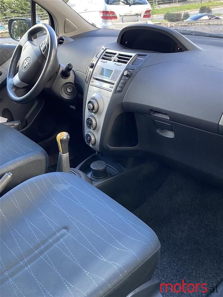 2006' Toyota Yaris photo #2