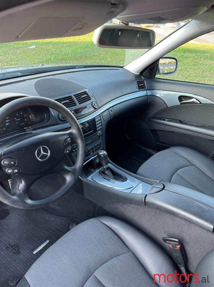 2009' Mercedes-Benz E 280 photo #5