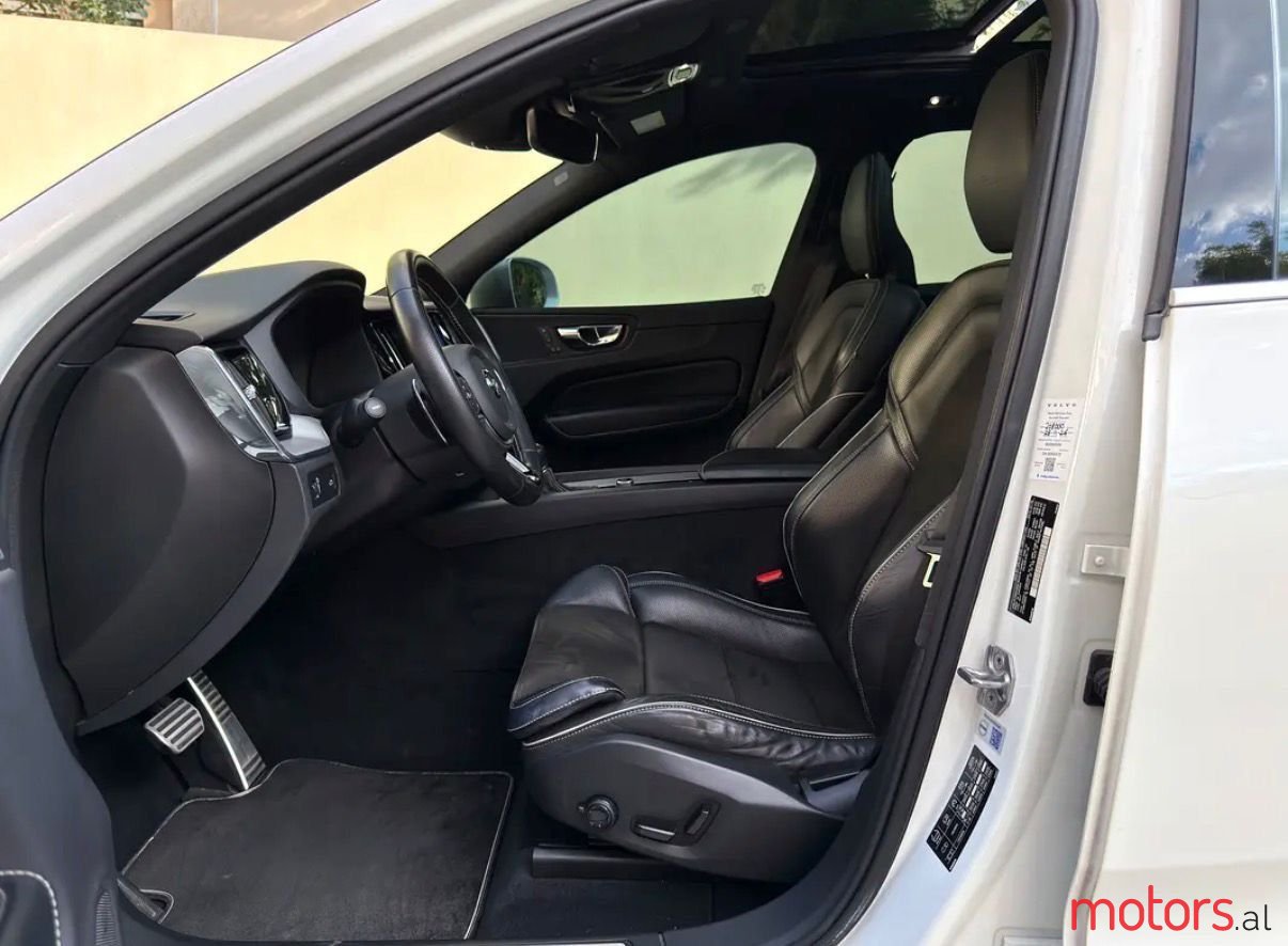 2019' Volvo Xc 60 photo #2