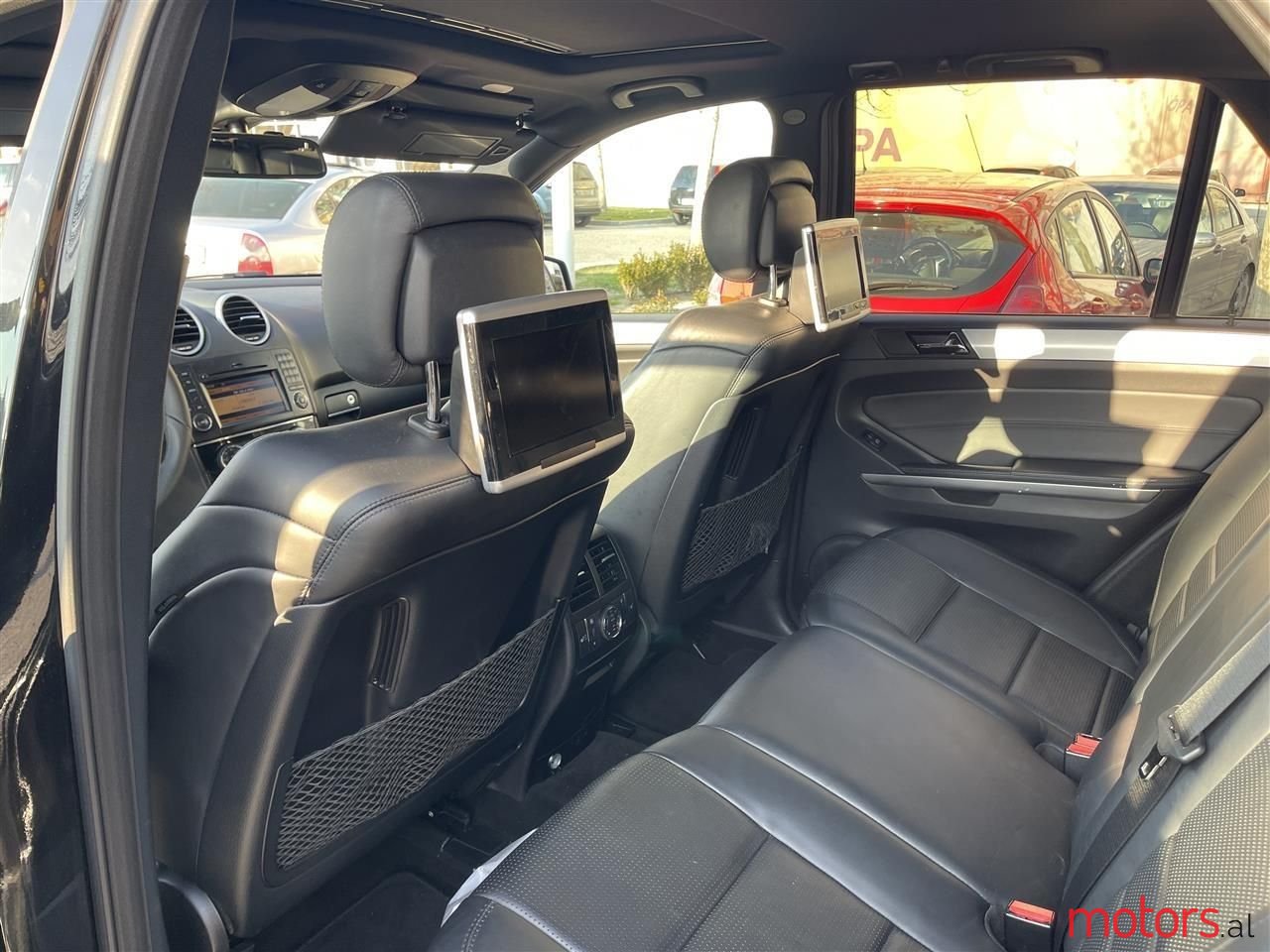 2011' Mercedes-Benz ML 63 AMG photo #6