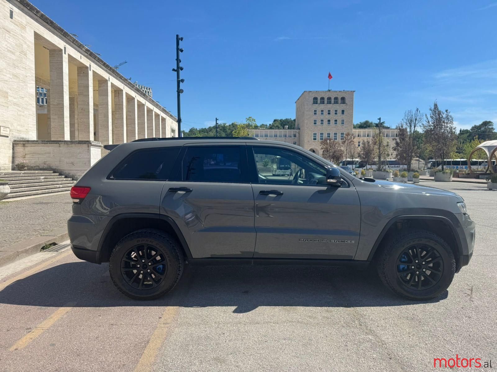 2015' Jeep Grand Cherokee photo #2