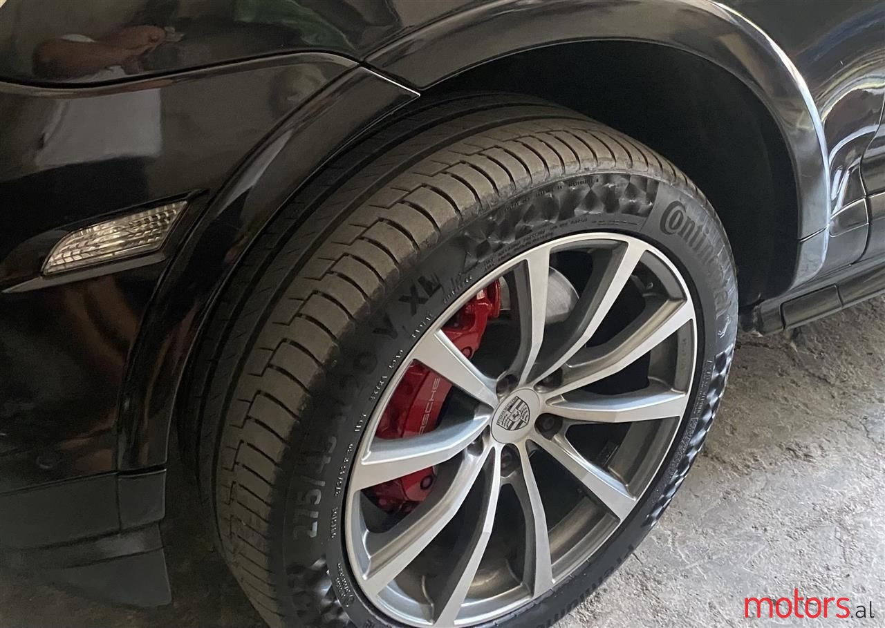 2009' Porsche Cayenne photo #4