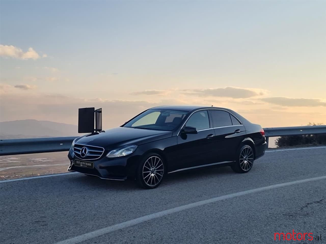 2013' Mercedes-Benz E 220 photo #1