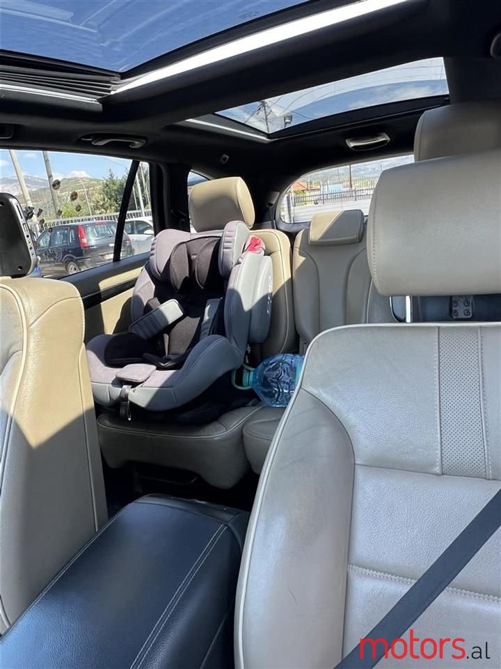 2011' Mercedes-Benz R 350 photo #2