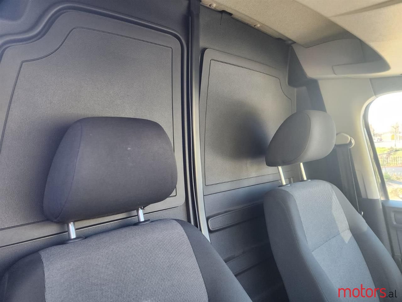 2015' Volkswagen Caddy photo #6