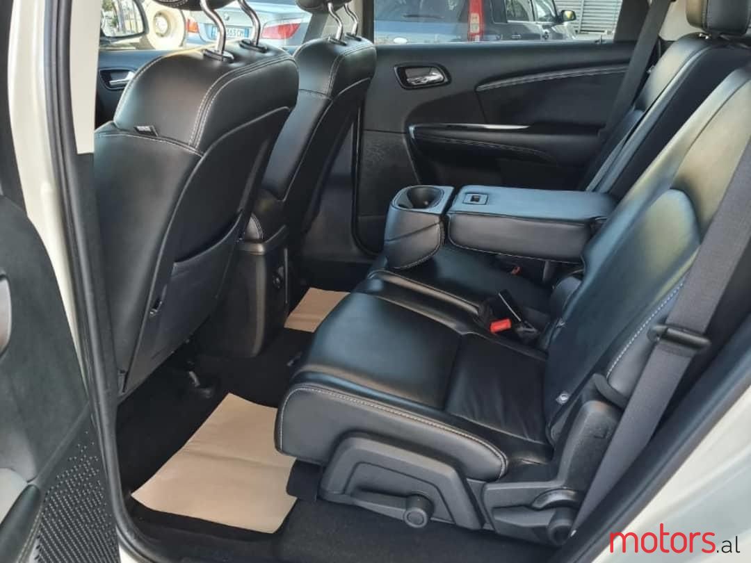 2013' Fiat Freemont photo #3