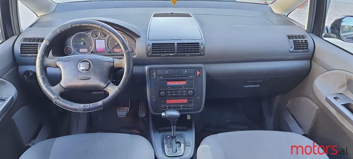 2010' SEAT Alhambra photo #5