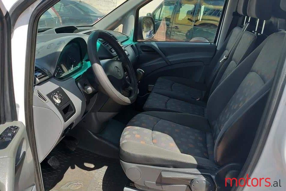 2008' Mercedes-Benz 220 photo #2