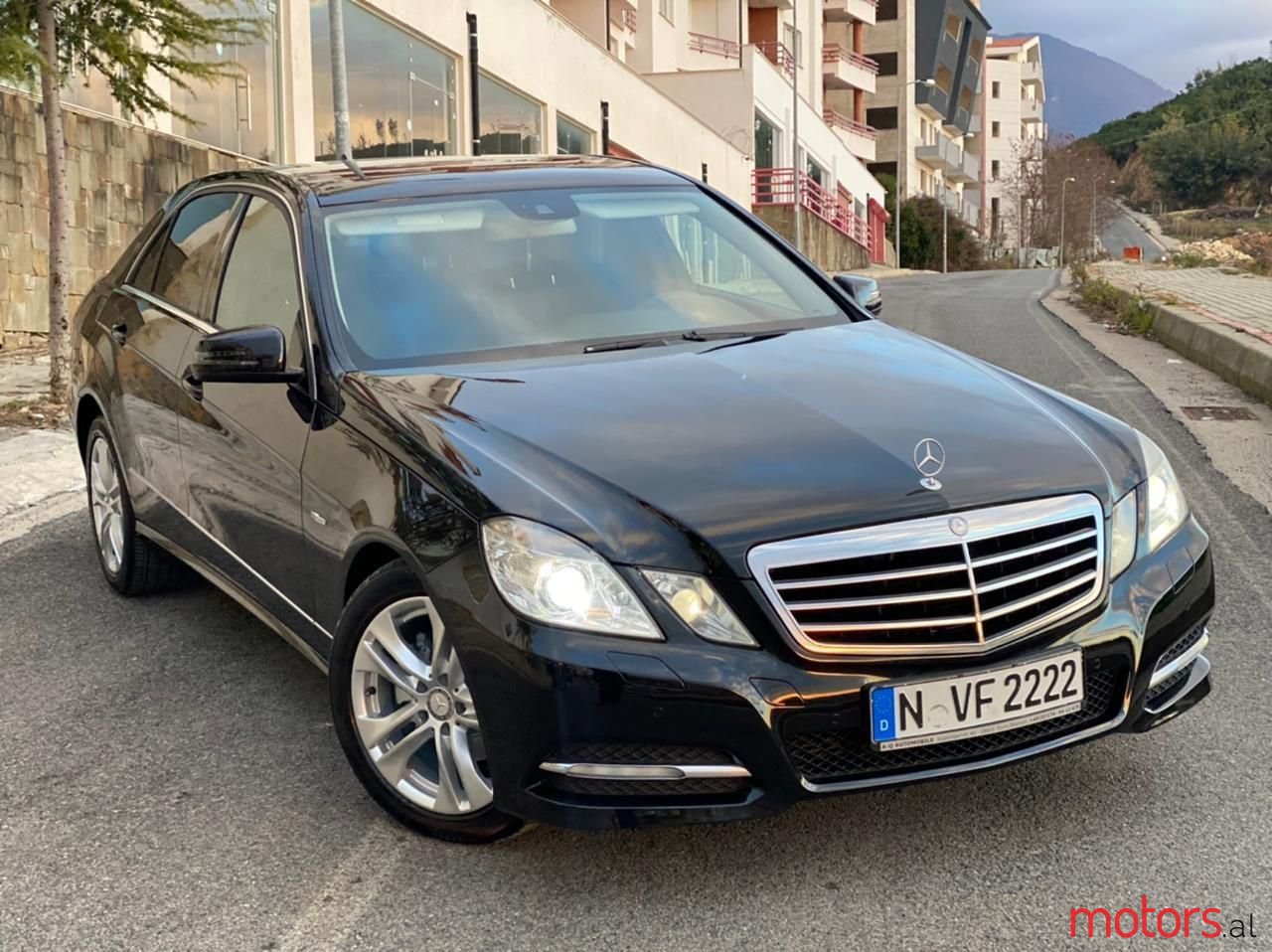 2011' Mercedes-Benz E 220 photo #1