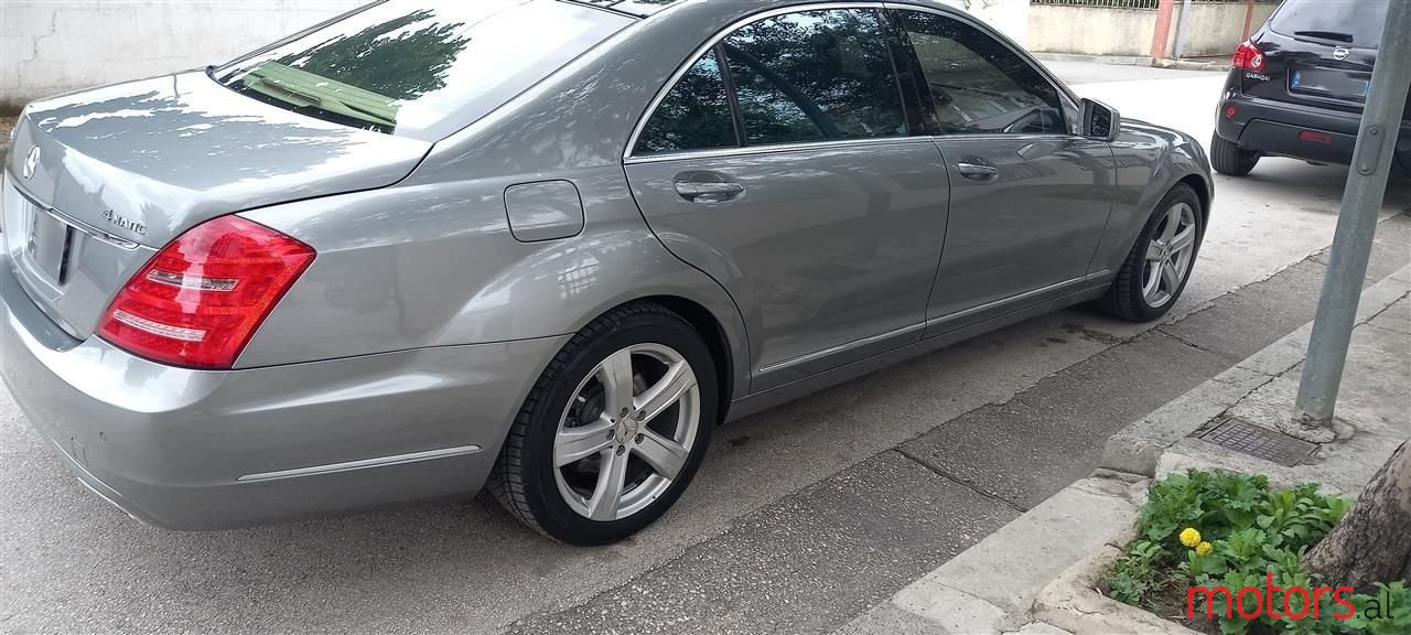 2011' Mercedes-Benz S 550 photo #4