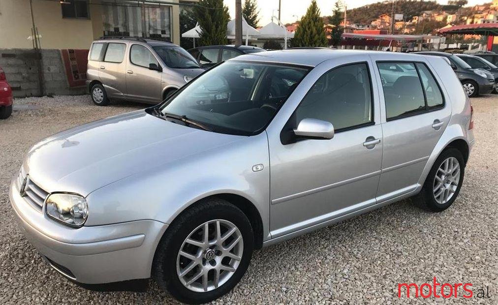 2002' Volkswagen Golf photo #2