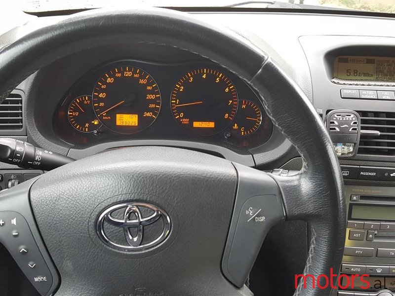 2005' Toyota Avensis photo #5