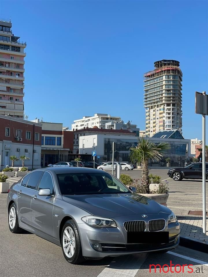 2011' BMW 525 photo #2