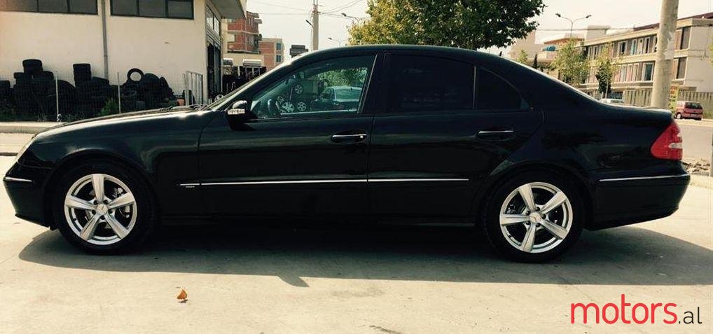 2005' Mercedes-Benz E 220 photo #2