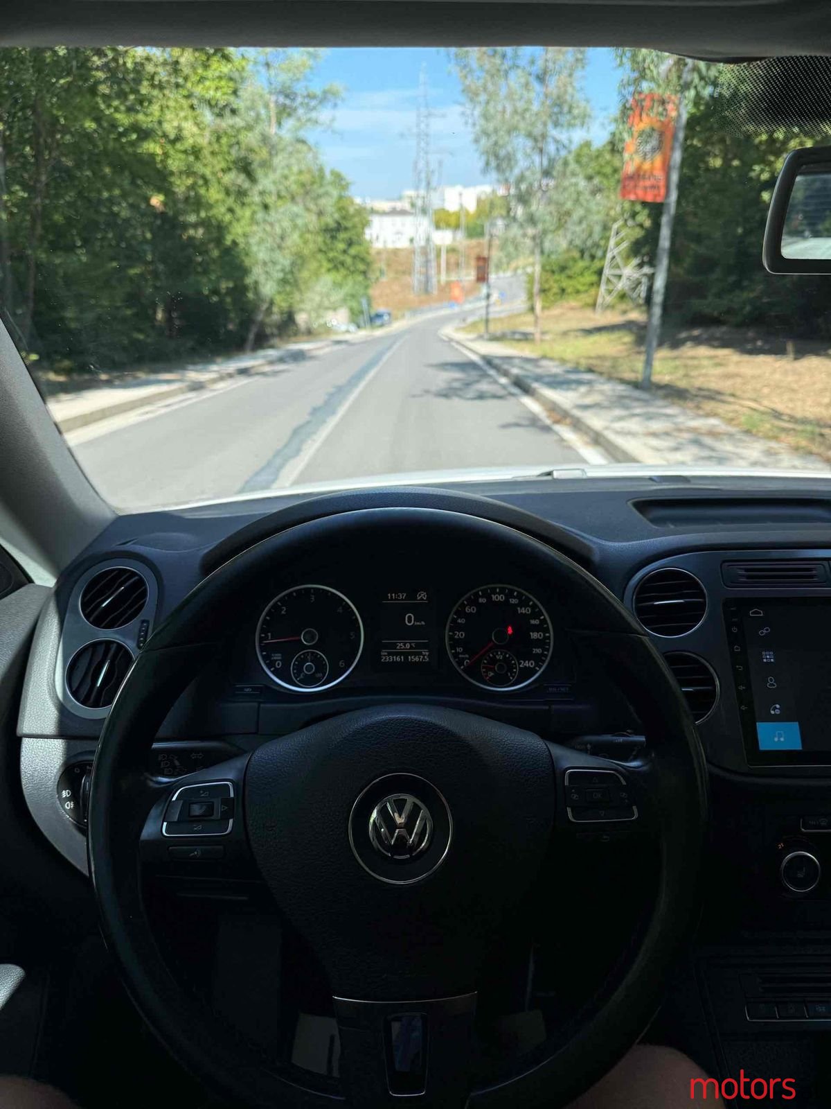 2012' Volkswagen Tiguan photo #6