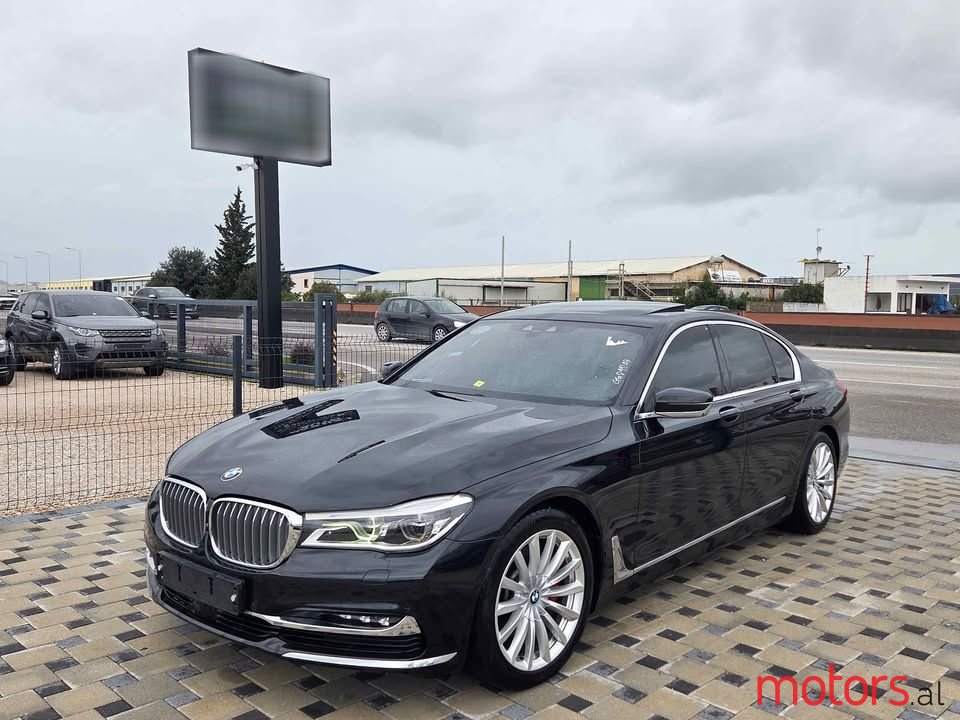 2016' BMW 730 photo #1